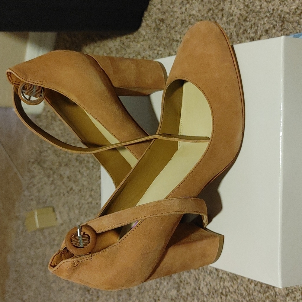 Women's dress shoes